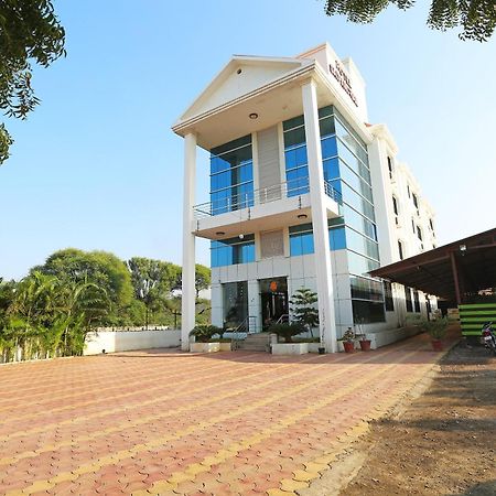 Spot On Hotel Sai Pancham Ширди Экстерьер фото